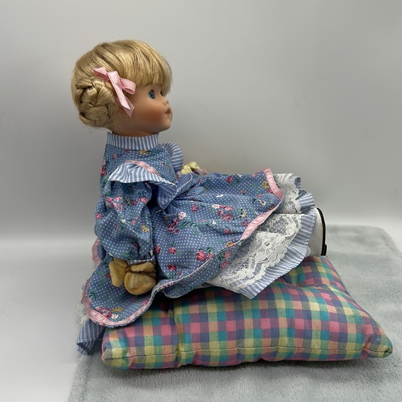 Vintage Porcelain Sitting Blue-eyed Doll on Pillow w/Basket of Chicks 10” High - Picture 5 of 10